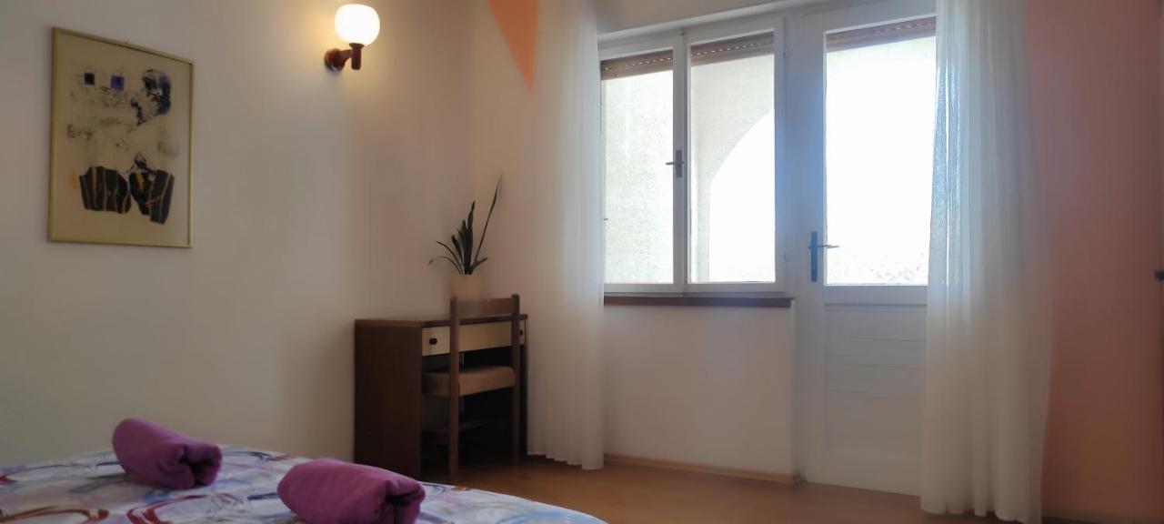 Sea Breeze Apartments With Private Beach And Boat Anchorage Stara Novalja Esterno foto