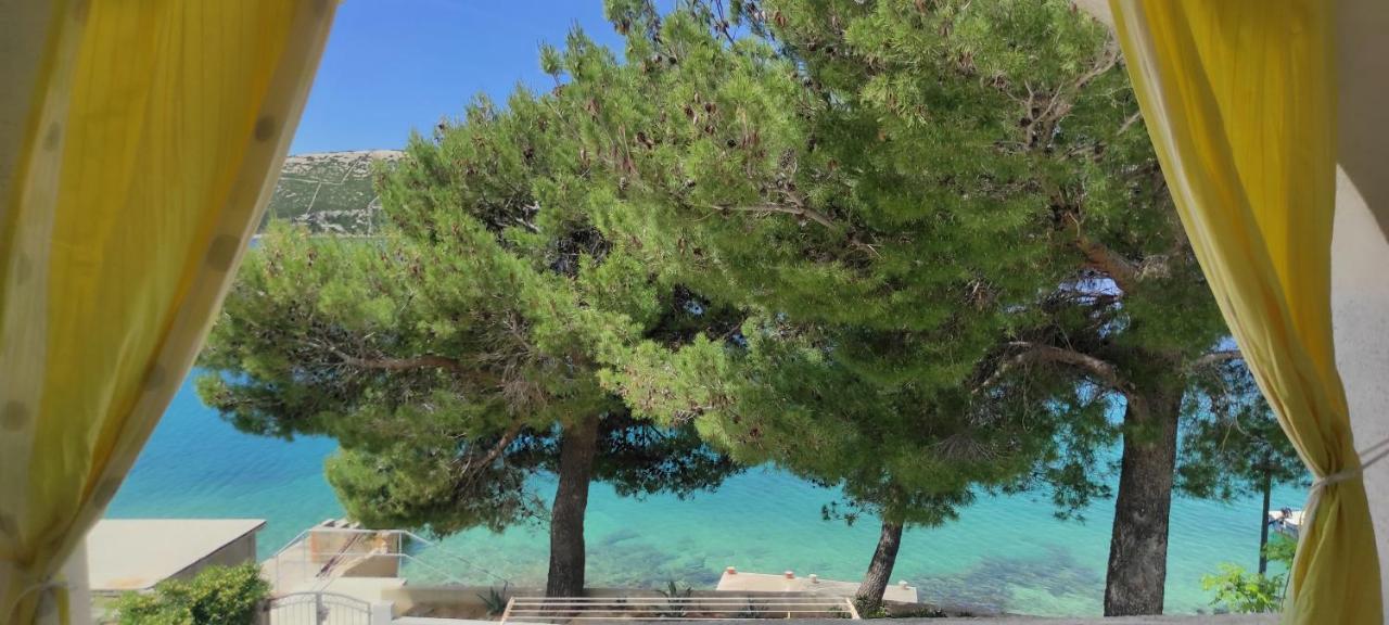 Sea Breeze Apartments With Private Beach And Boat Anchorage Stara Novalja Esterno foto