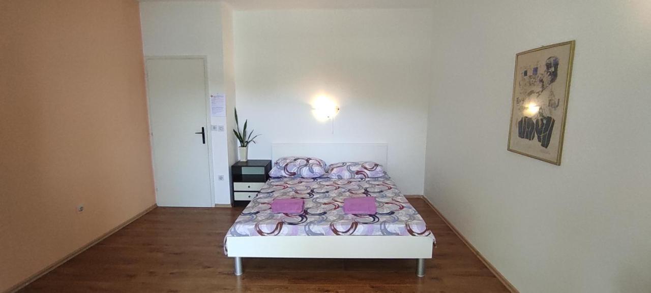 Sea Breeze Apartments With Private Beach And Boat Anchorage Stara Novalja Esterno foto