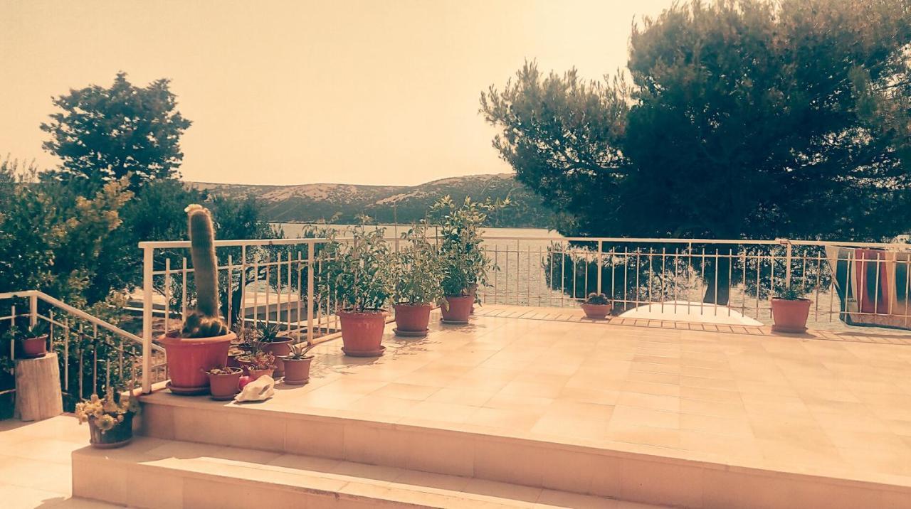 Sea Breeze Apartments With Private Beach And Boat Anchorage Stara Novalja Esterno foto