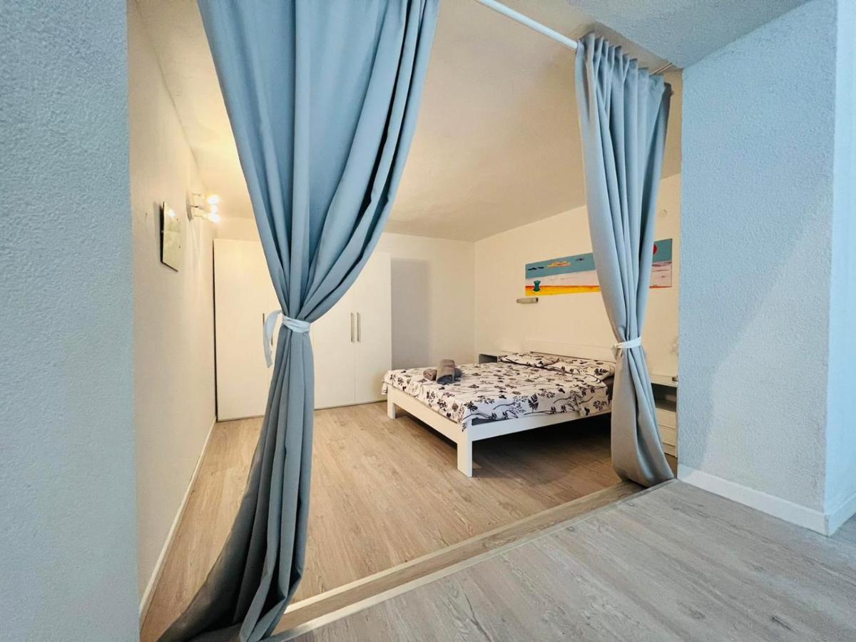 Sea Breeze Apartments With Private Beach And Boat Anchorage Stara Novalja Esterno foto