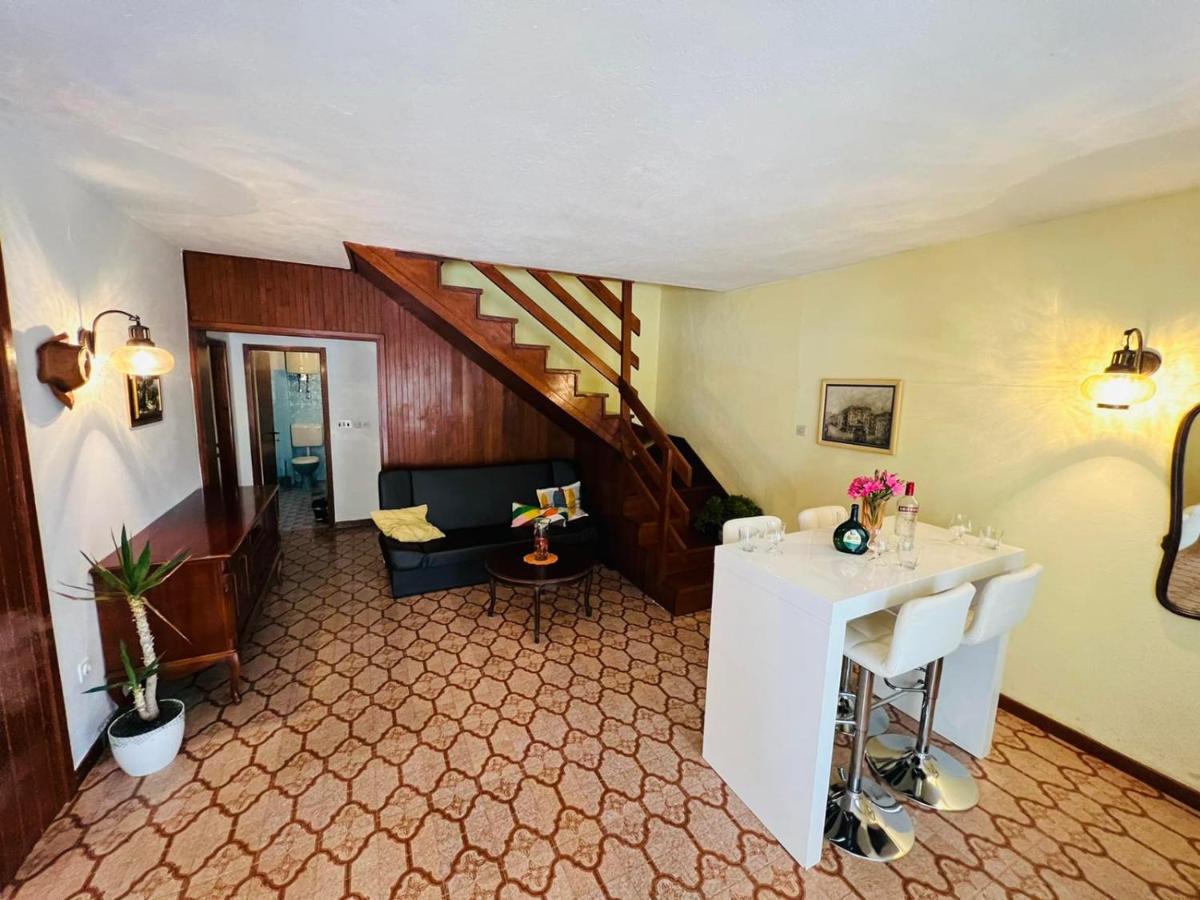 Sea Breeze Apartments With Private Beach And Boat Anchorage Stara Novalja Esterno foto