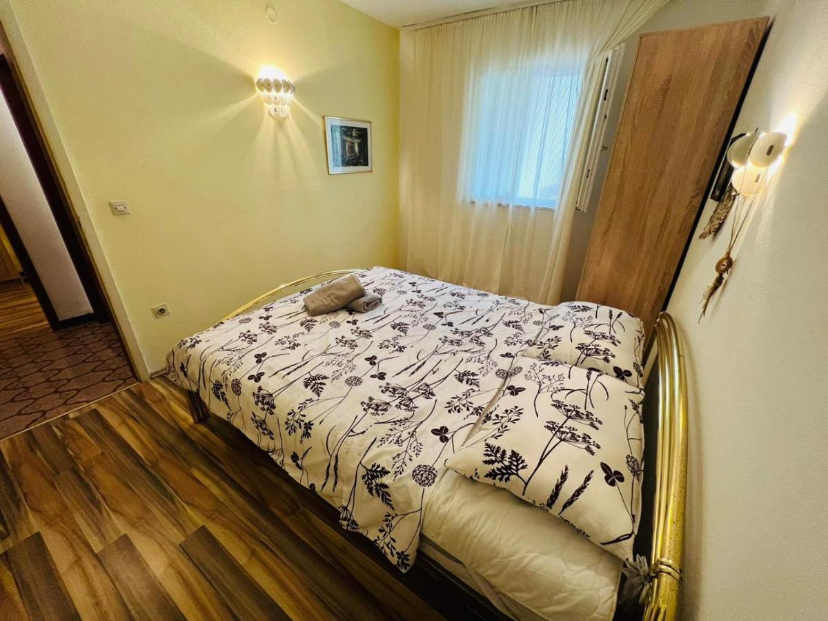 Sea Breeze Apartments With Private Beach And Boat Anchorage Stara Novalja Esterno foto