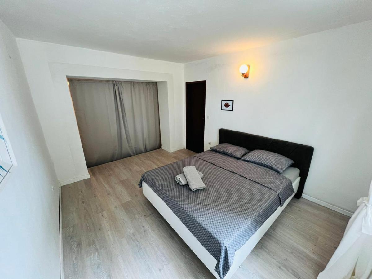 Sea Breeze Apartments With Private Beach And Boat Anchorage Stara Novalja Esterno foto