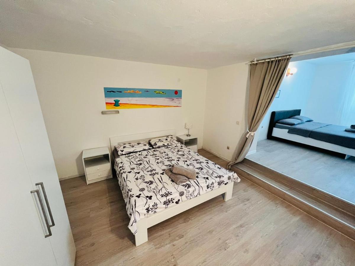 Sea Breeze Apartments With Private Beach And Boat Anchorage Stara Novalja Esterno foto