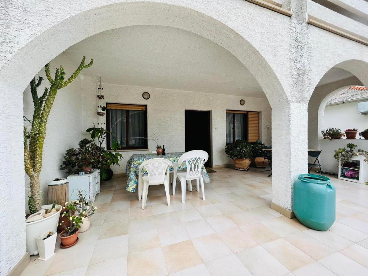 Sea Breeze Apartments With Private Beach And Boat Anchorage Stara Novalja Esterno foto
