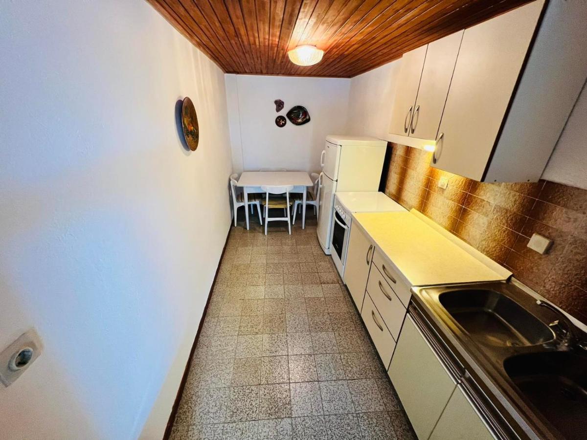 Sea Breeze Apartments With Private Beach And Boat Anchorage Stara Novalja Esterno foto