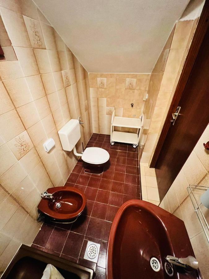 Sea Breeze Apartments With Private Beach And Boat Anchorage Stara Novalja Esterno foto
