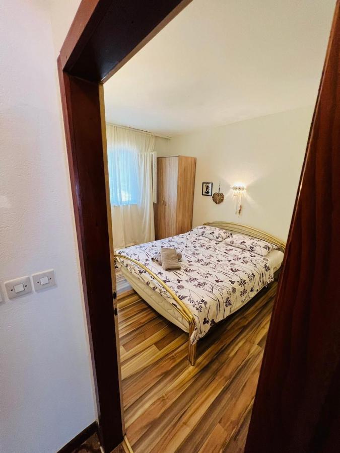 Sea Breeze Apartments With Private Beach And Boat Anchorage Stara Novalja Esterno foto