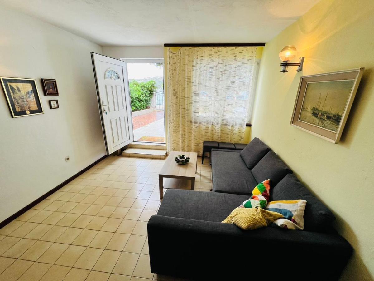 Sea Breeze Apartments With Private Beach And Boat Anchorage Stara Novalja Esterno foto
