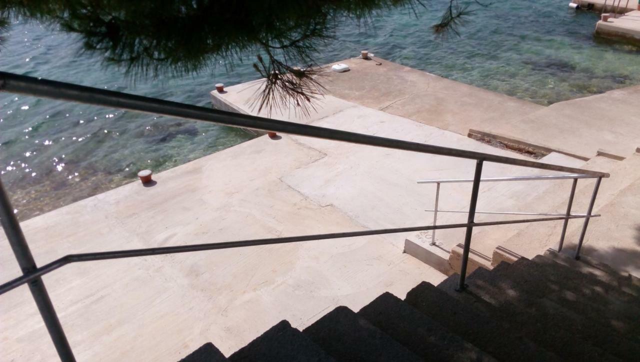 Sea Breeze Apartments With Private Beach And Boat Anchorage Stara Novalja Esterno foto