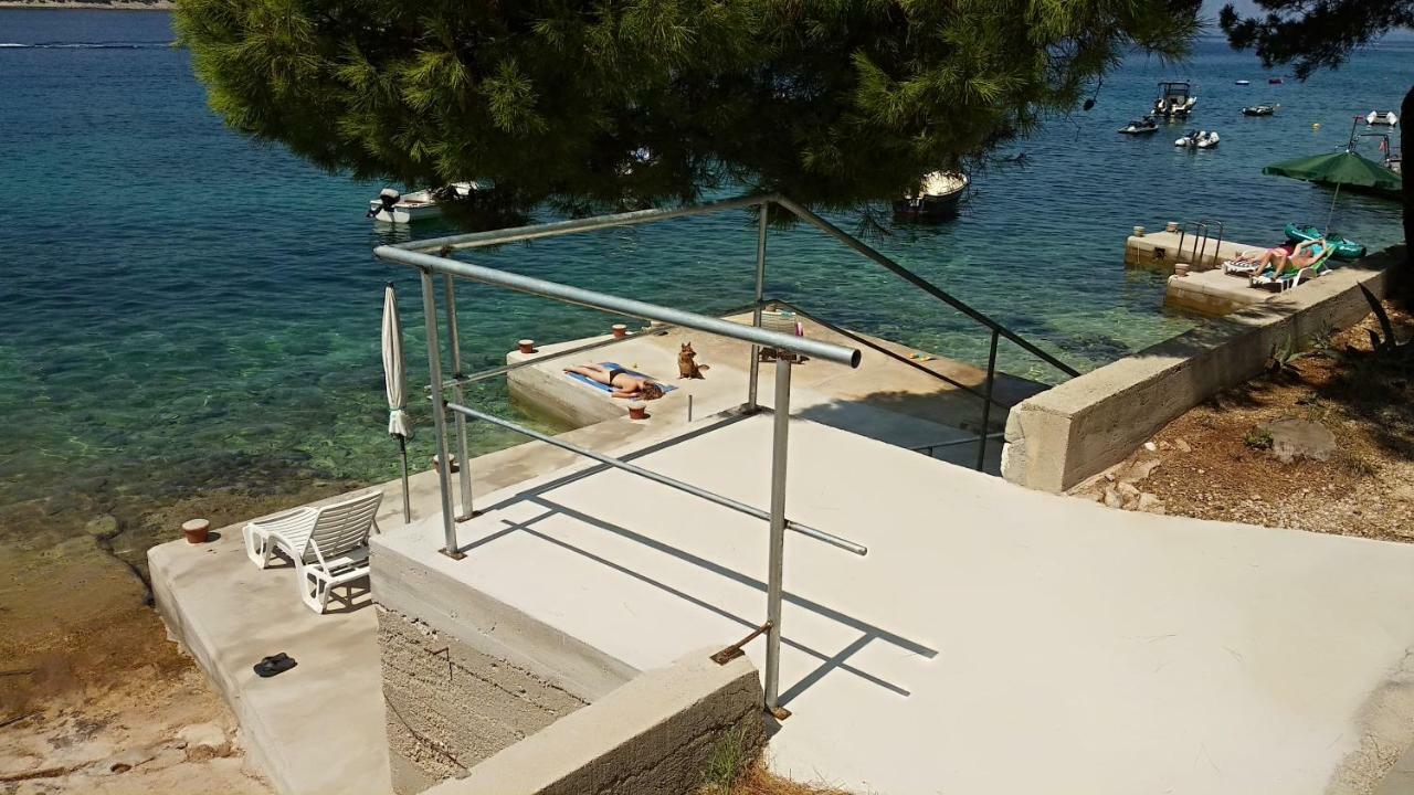 Sea Breeze Apartments With Private Beach And Boat Anchorage Stara Novalja Esterno foto