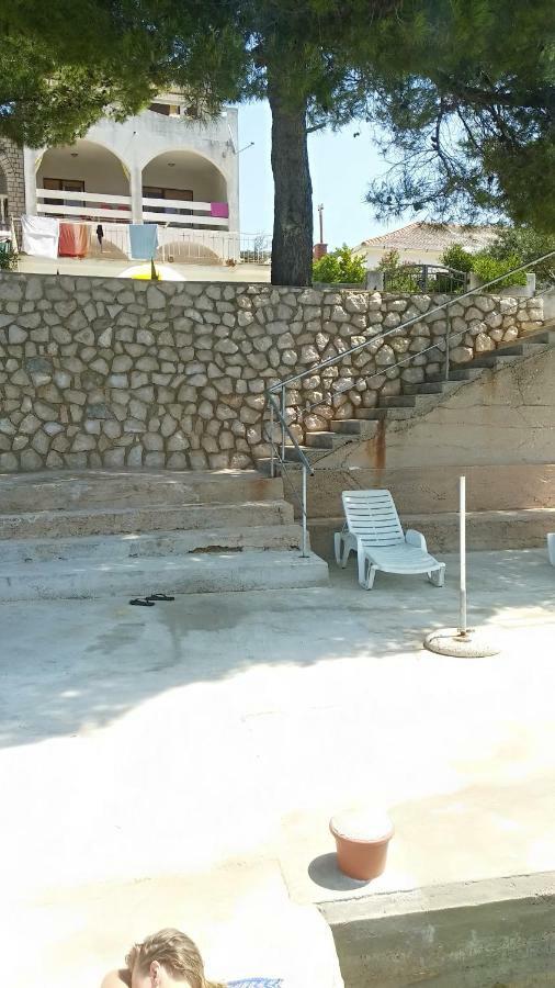 Sea Breeze Apartments With Private Beach And Boat Anchorage Stara Novalja Esterno foto