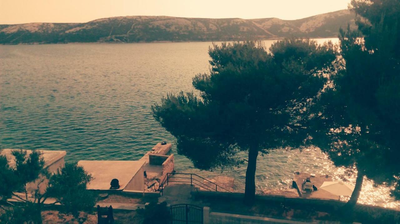 Sea Breeze Apartments With Private Beach And Boat Anchorage Stara Novalja Esterno foto